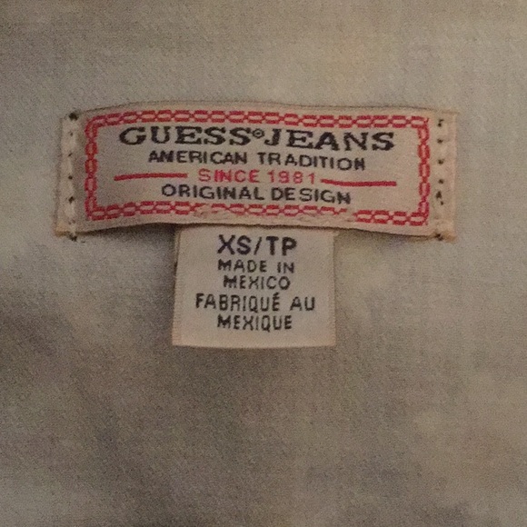 BNWOT Guess Cropped Denim Jacket in Daisy Print - Picture 2 of 4